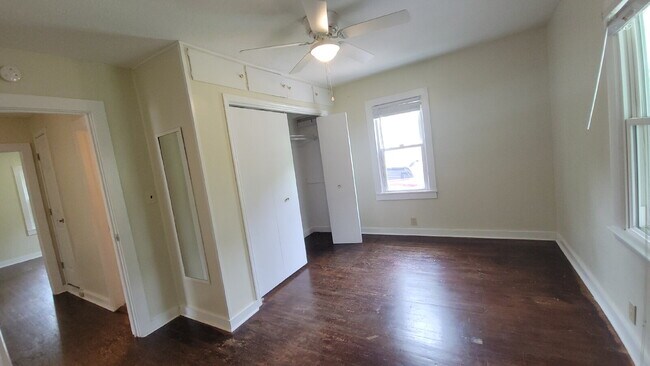 Building Photo - "5 points area 2-Bedroom Huntsville Home w...