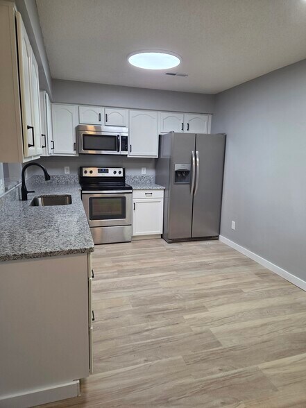 Building Photo - 8022 Intervale Way