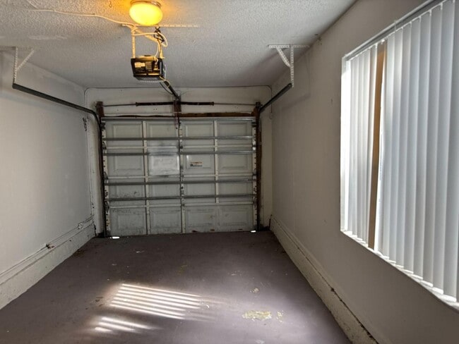 Building Photo - 5516 NW 22nd St