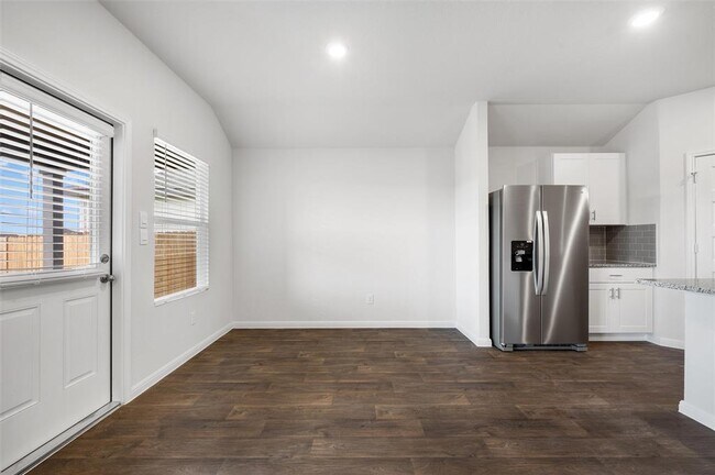 Building Photo - 1641 Lilyturf Rd