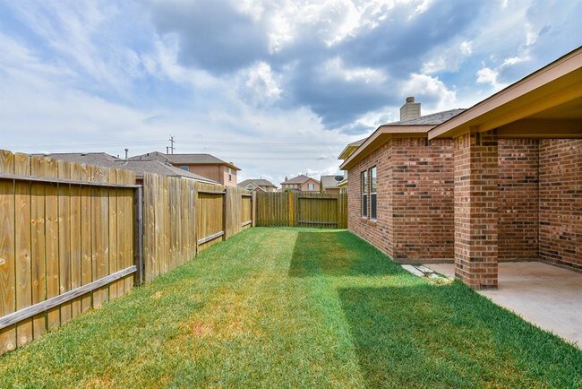 Building Photo - 6127 Carver Pines Dr