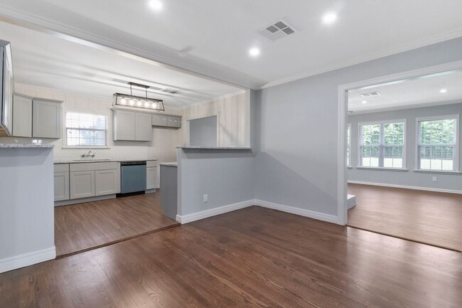 Building Photo - Completely Renovated Home Less Than 1 Mile From TCU