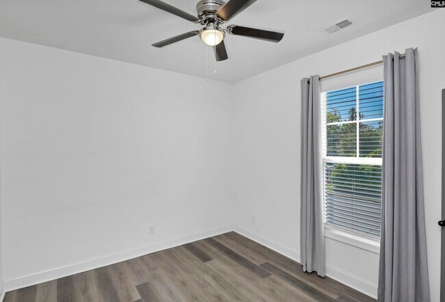Building Photo - 2035 Rosewood Dr