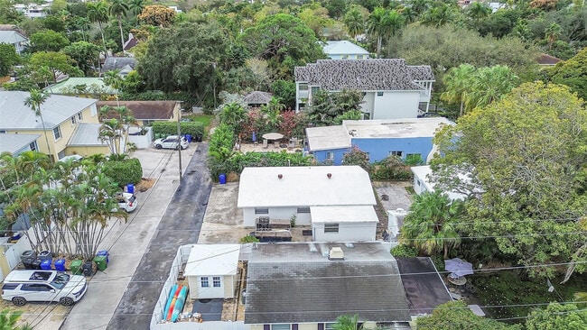 Building Photo - 604 SW 6th Ave