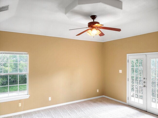 Building Photo - 1710 Ulit Ave