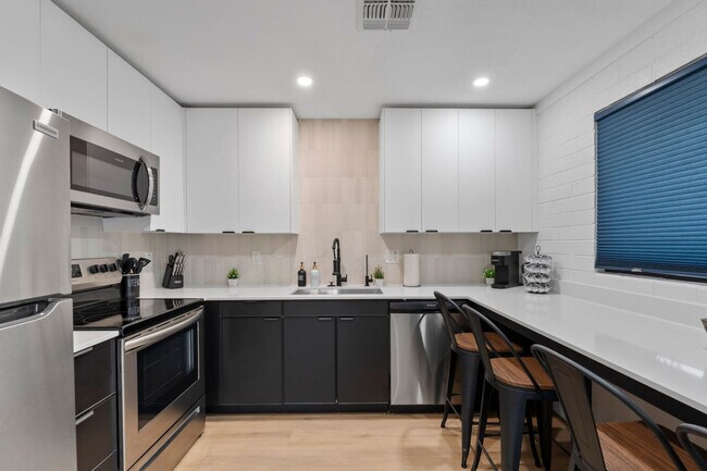 Building Photo - 4407 N 13th Pl