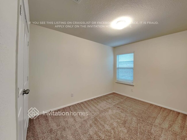 Building Photo - 1800 Alamandine Ave