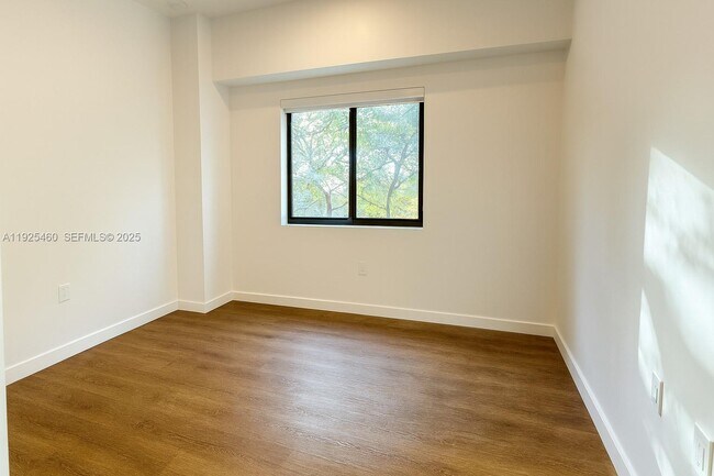 Building Photo - 1950 Fletcher St