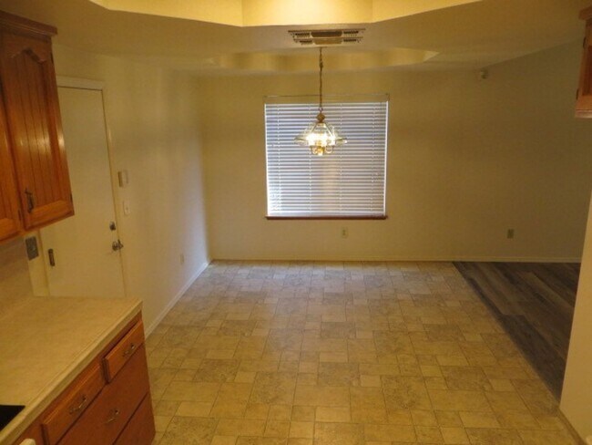 Building Photo - North Fresno Home, 3BR/2BA, Built 1989 - Lots of Amenities!
