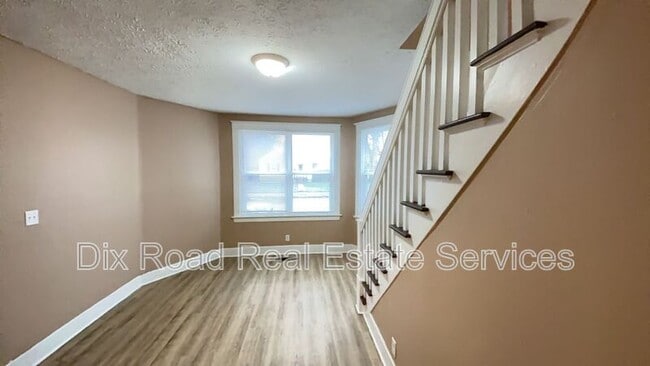 Building Photo - 830 St Clair Ave