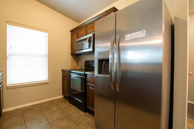 Building Photo - Beautiful 3 Bed 2 Bath Home in Moore School District!