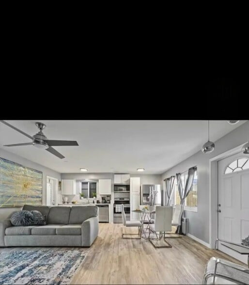 Building Photo - 420 SE 9th Ct