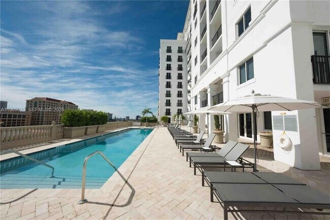 Building Photo - 10 Aragon Ave