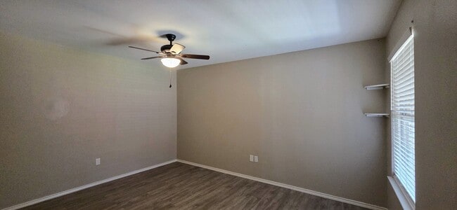 Building Photo - New Braunfels 2 Bedroom 2 Bath less than 1...