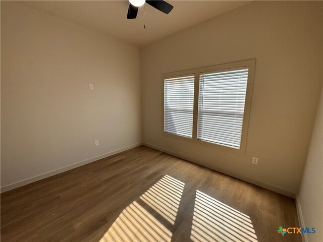 Building Photo - 318 Warehouse Rd