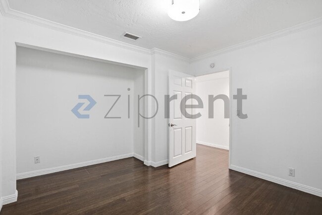 Building Photo - 743 Euclid Ave