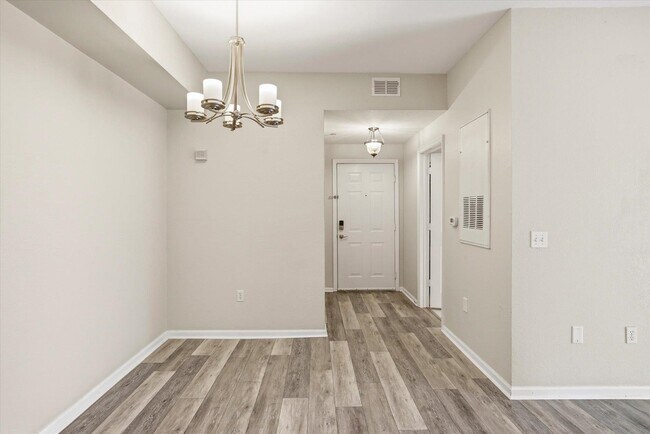 Building Photo - 2801 Chancellorsville Dr