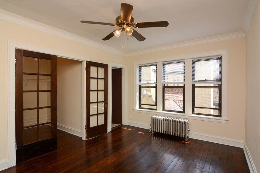 Building Photo - 4752 N Paulina St