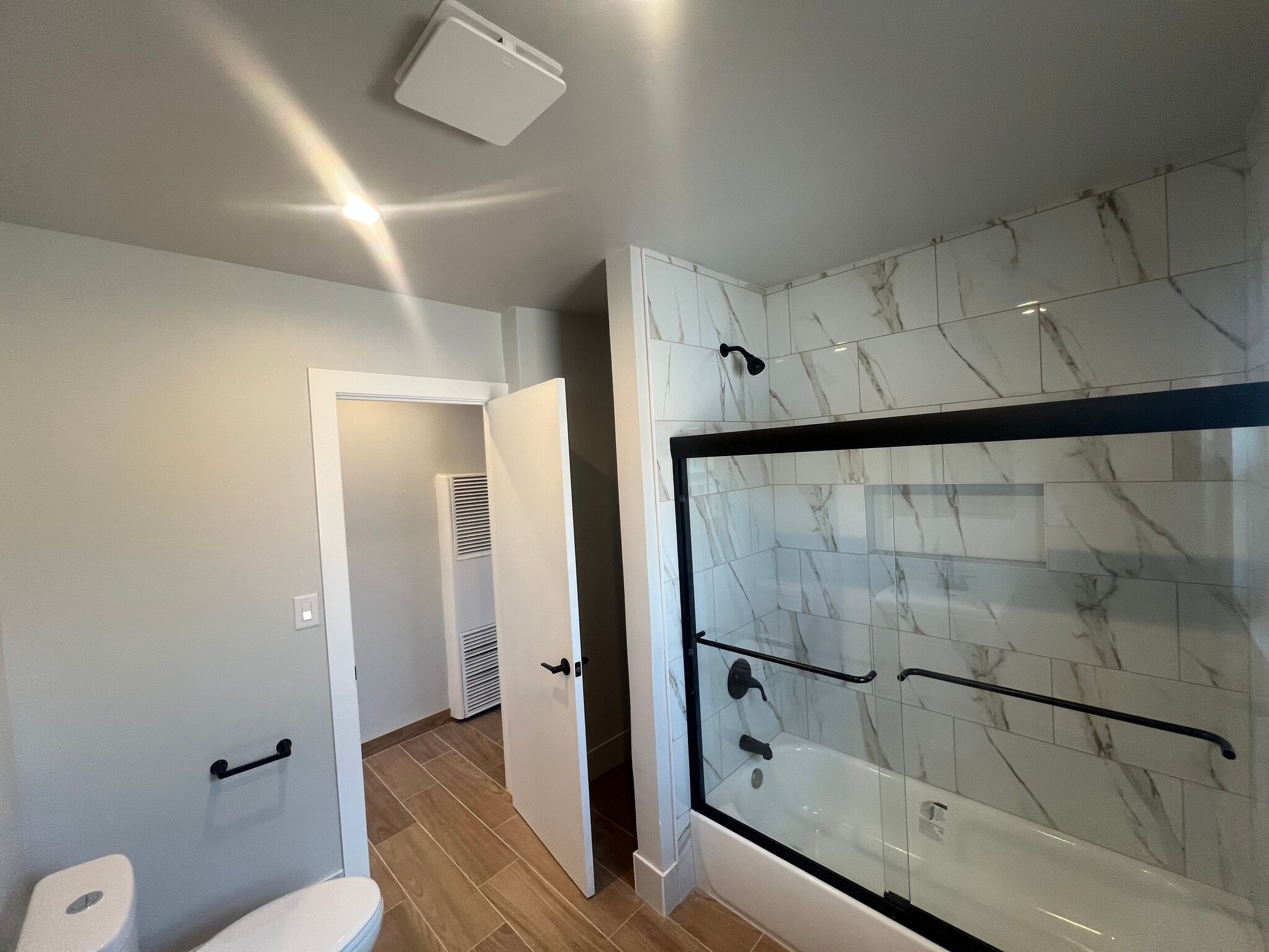 Building Photo - 6909 Fulton Ave