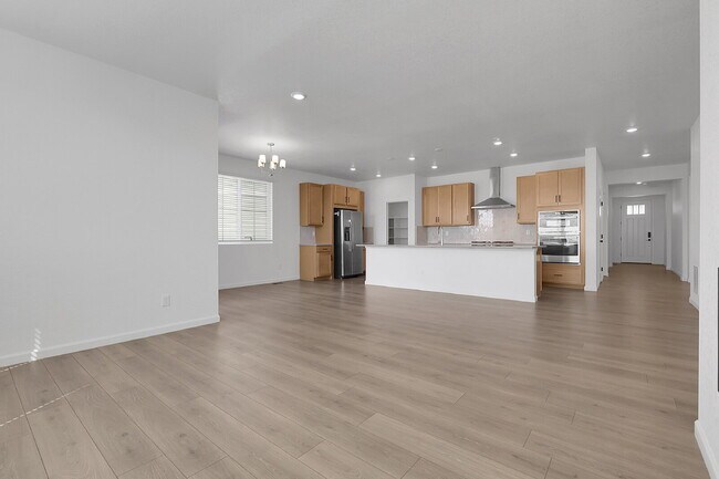 Building Photo - $2,995, 3-bed, 2.5-bath located in Castle ...