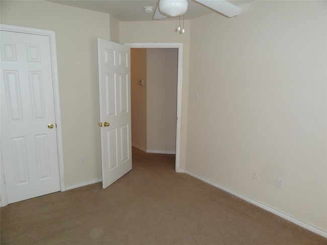 Building Photo - 1550 Village Way Dr