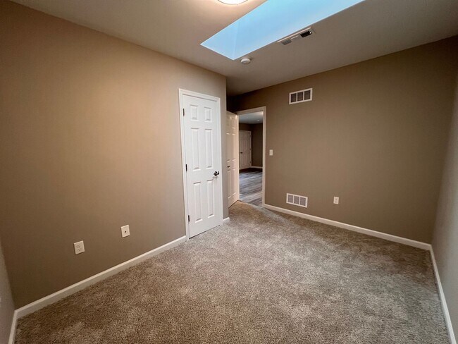 Building Photo - Brand New 2 bedroom Apartment