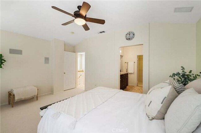 Building Photo - 3 Bedroom Plus Loft in Los Flores