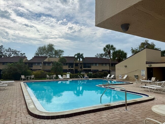 Building Photo - NORTH ST. PETE - locaiton location 2/2