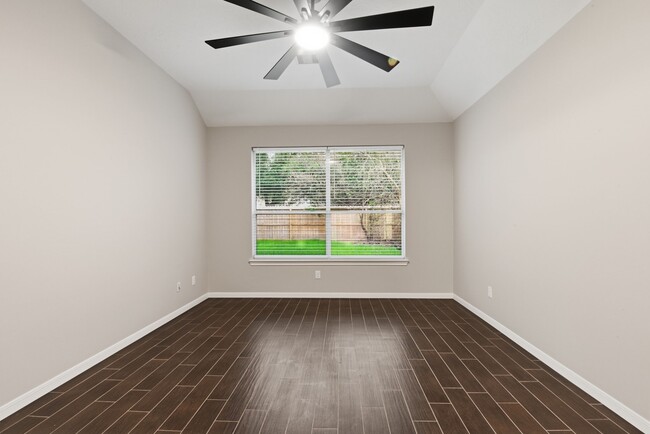 Building Photo - 25542 Saddlebrook Village Dr
