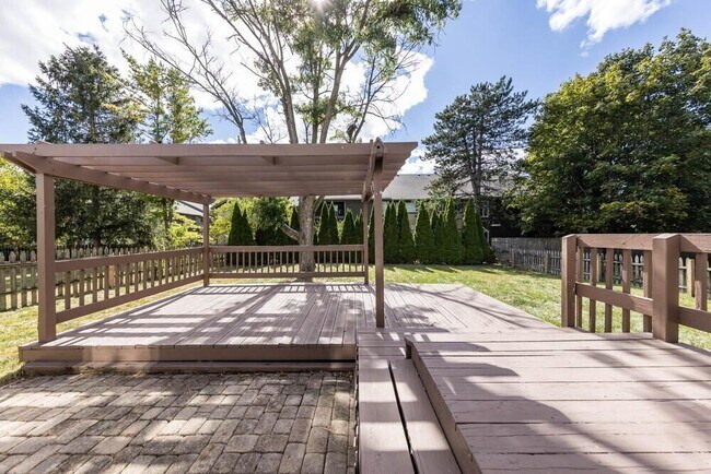 Building Photo - 2439 Sutter Pkwy