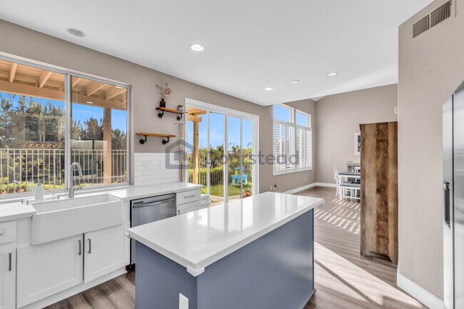 Building Photo - 6042 E Birdcage Ct