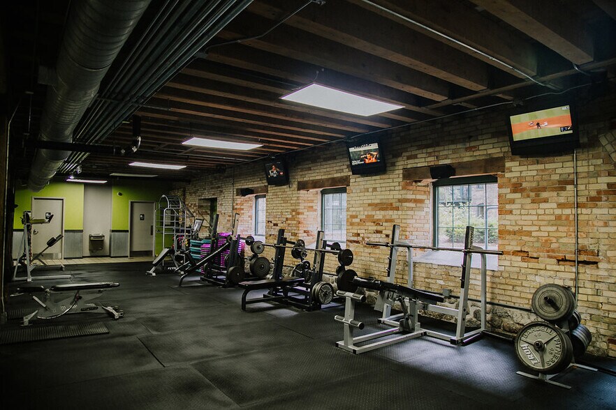 Monroe North Fitness - 940 Monroe Ave NW