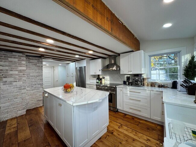 Building Photo - 354 Highland Ave