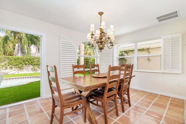 Building Photo - 2725 Meadowlark Ln