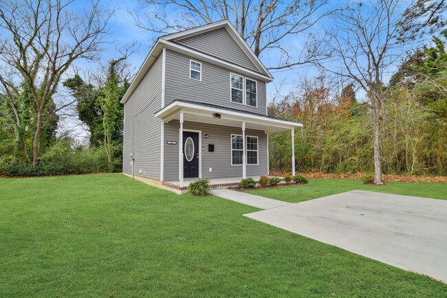 Building Photo - 305 N Division St