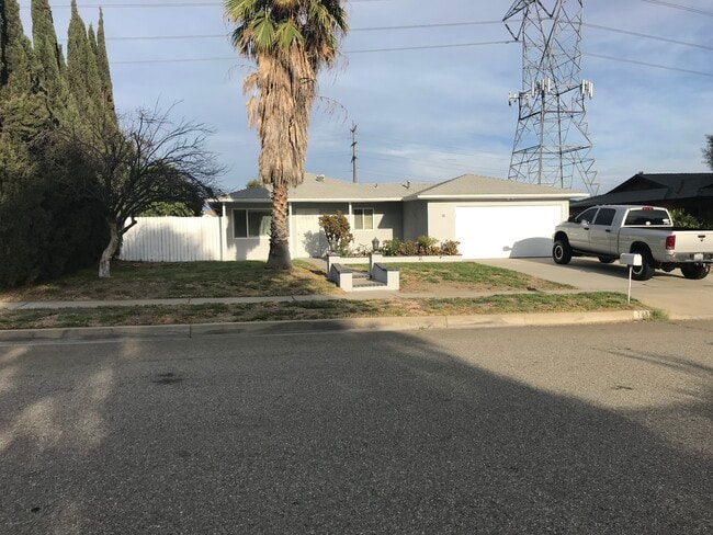 Building Photo - 7881 Hyssop Dr