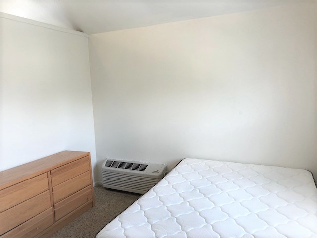 Bedroom - 98 880 N