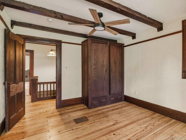 Building Photo - 5 Riverby Ln