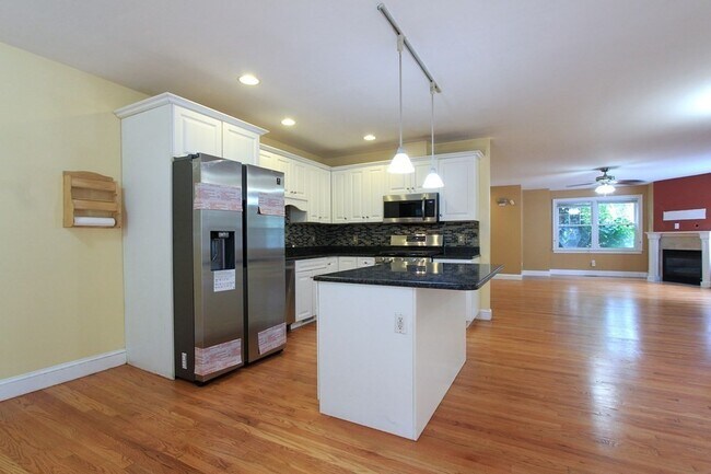 Building Photo - 6 Adams St