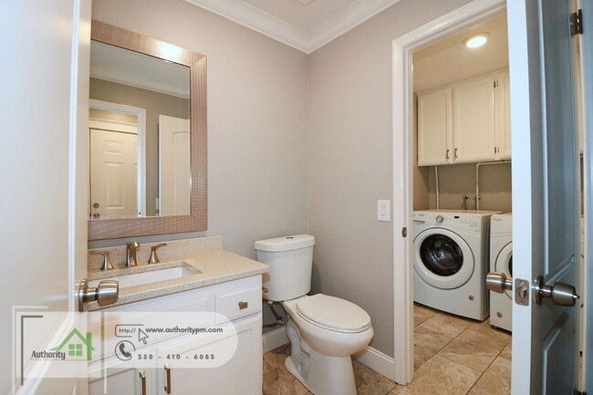 Building Photo - 251 Kamp Way