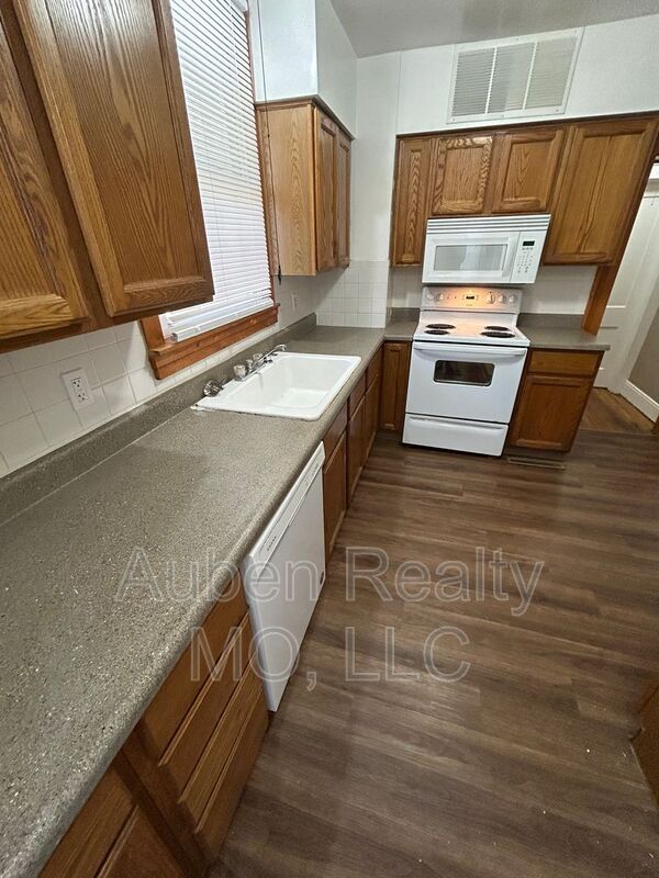 Building Photo - 5300 Harrison St