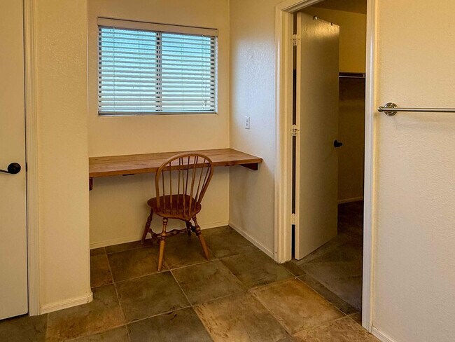 Building Photo - 3103 W Zachary Dr