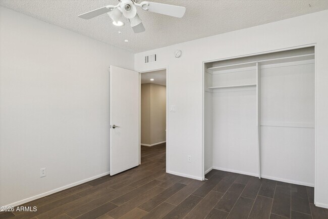 Building Photo - 3526 E Sahuaro Dr