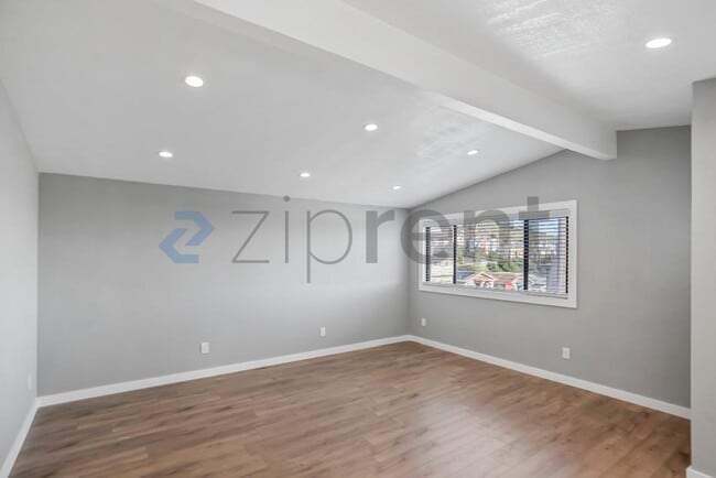 Building Photo - 161 Pecks Ln