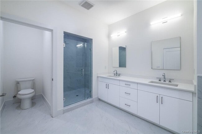 Building Photo - 110 Chatsworth Ave