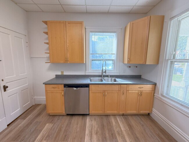 Building Photo - 116 Lathrop St