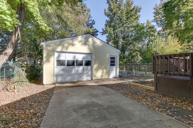 Building Photo - 222 Patrician Dr