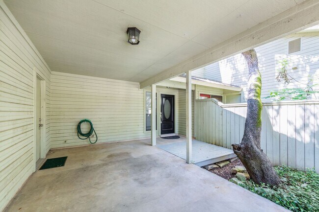 Building Photo - 4404 Travis Country Cir