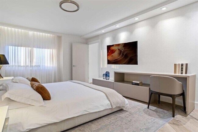 Building Photo - 2301 Collins Ave