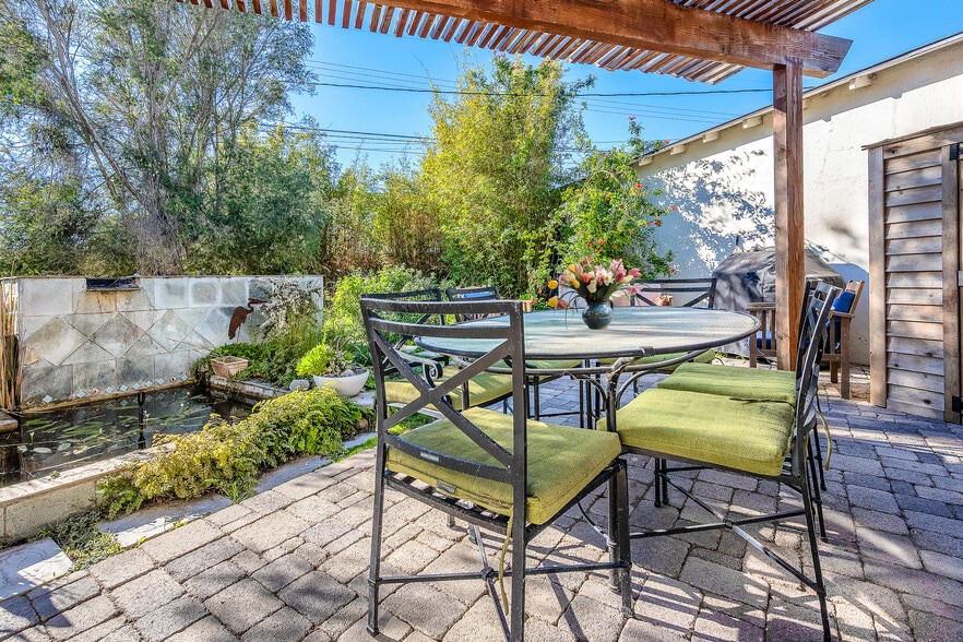 Building Photo - 8207 Stewart Ave